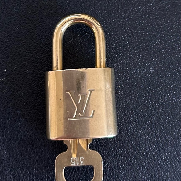 Louis Vuitton Lock & Key - choose your number - Picture 8 of 16